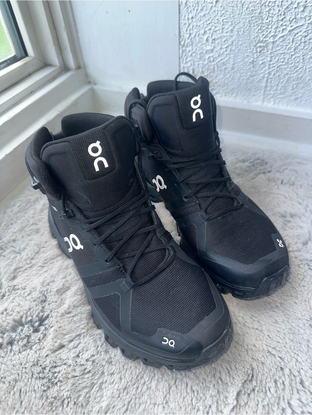 On Running Cloud Waterproof Hiking Boots Black Women’s 7.5